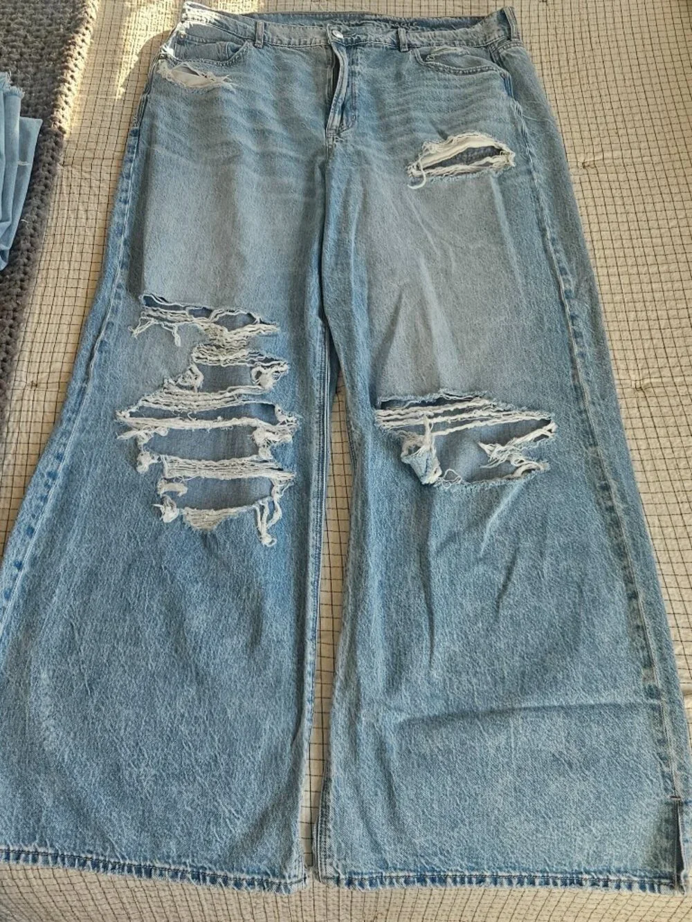 American Eagle Super High-Rise Baggy Jeans - Picture 1 of 5